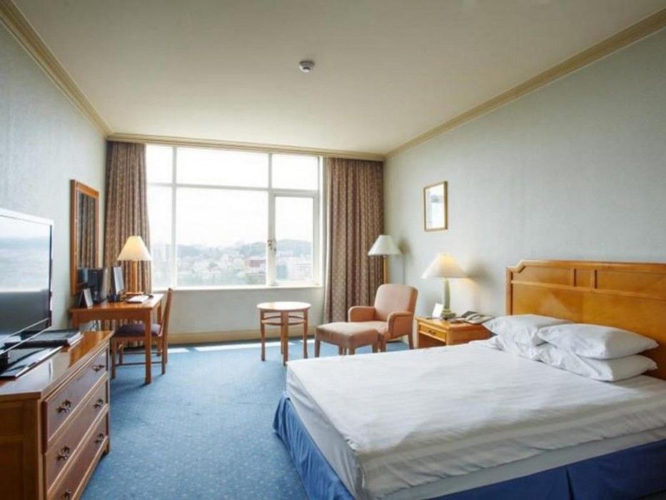 Lahan Hotel